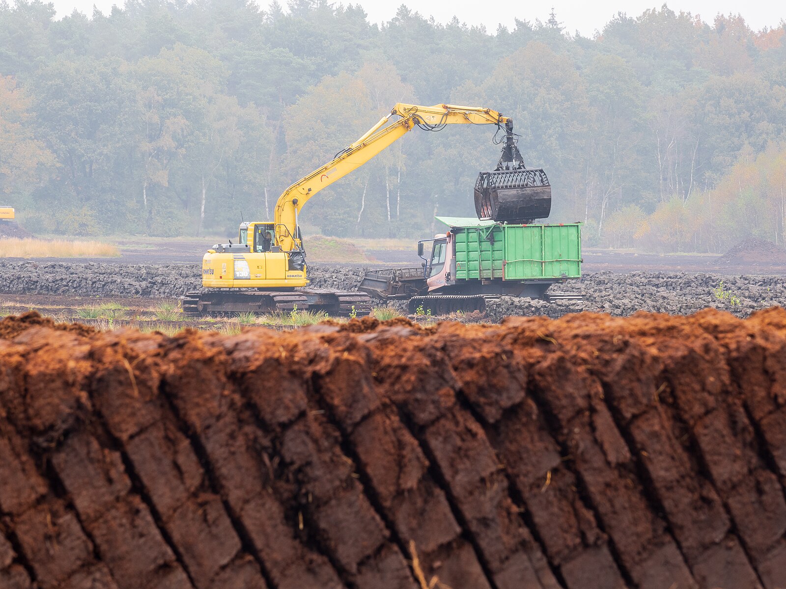 Abb. 23: JoachimKohler-HB - Torfabbau im Aschener Moor (Diepholz, Niedersachsen) genehmigt bis Ende 2025 - CC BY-SA 4.0.