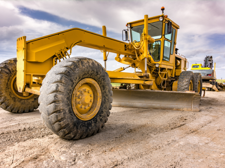 Abb. 14: Juan-Enrique - Construction machinery for a road - canva.com. 