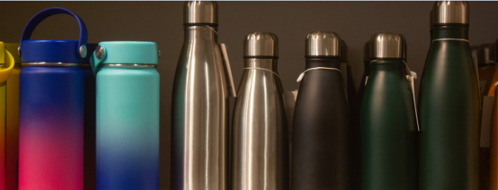 Abb. 41: Cristina Oller Real  -  Getränkeflaschen - canva.com. 