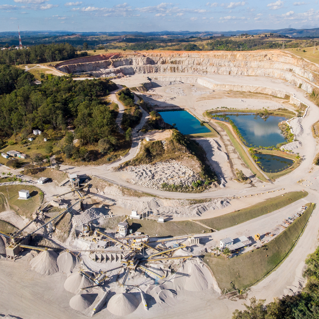 Abb. 17: edsongrandisoli - Kalksteinabbau - canva.com. 