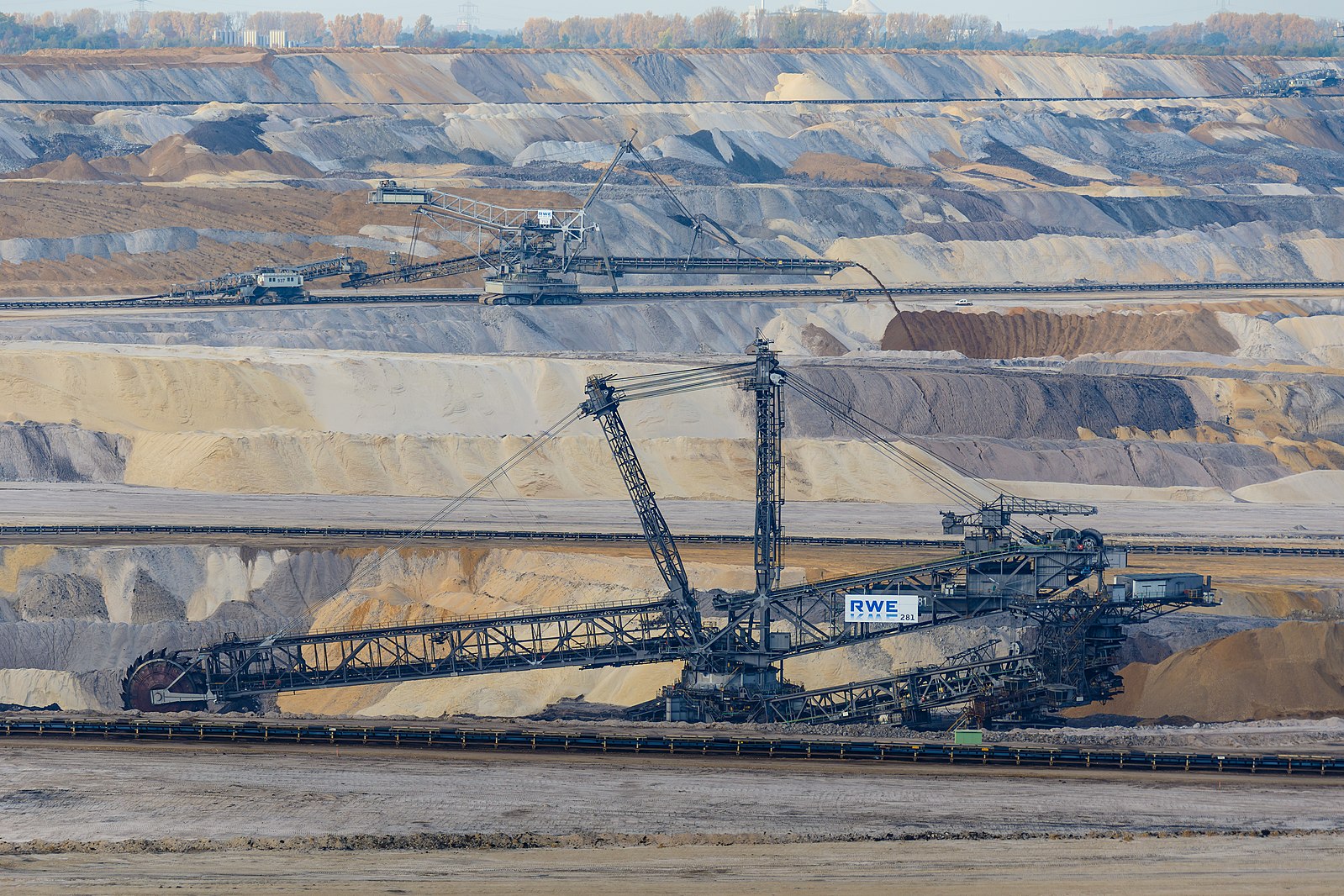 Abb. 5: CEphoto/ Uwe Aranas - RWE Tagebau Inden - CC BY 4.0. 