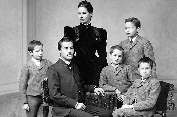  Abb. 25: Lina Hähnle mit ihren Söhnen (ca. 1890).