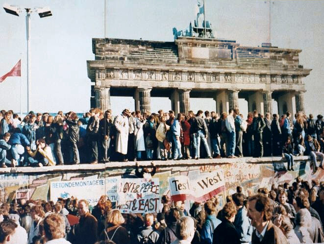 Abb. 30: Fall der Berliner Mauer 09.11.1989.